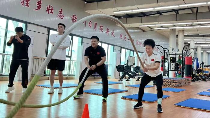刻苦训练篮球时如何避免受伤的建议_1
